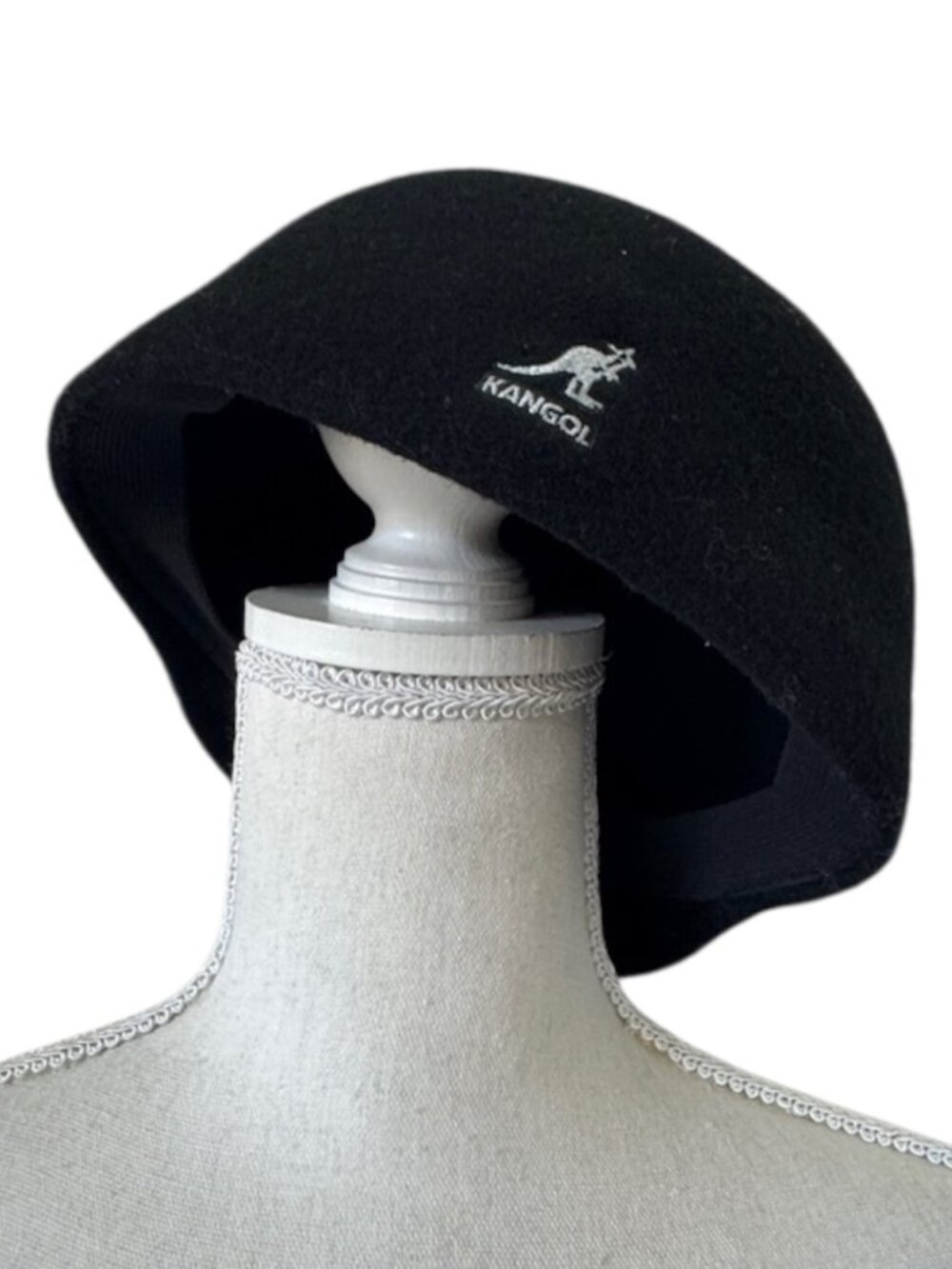 Kangol Classic Hat Women's Size Medium Black Wool Born British
